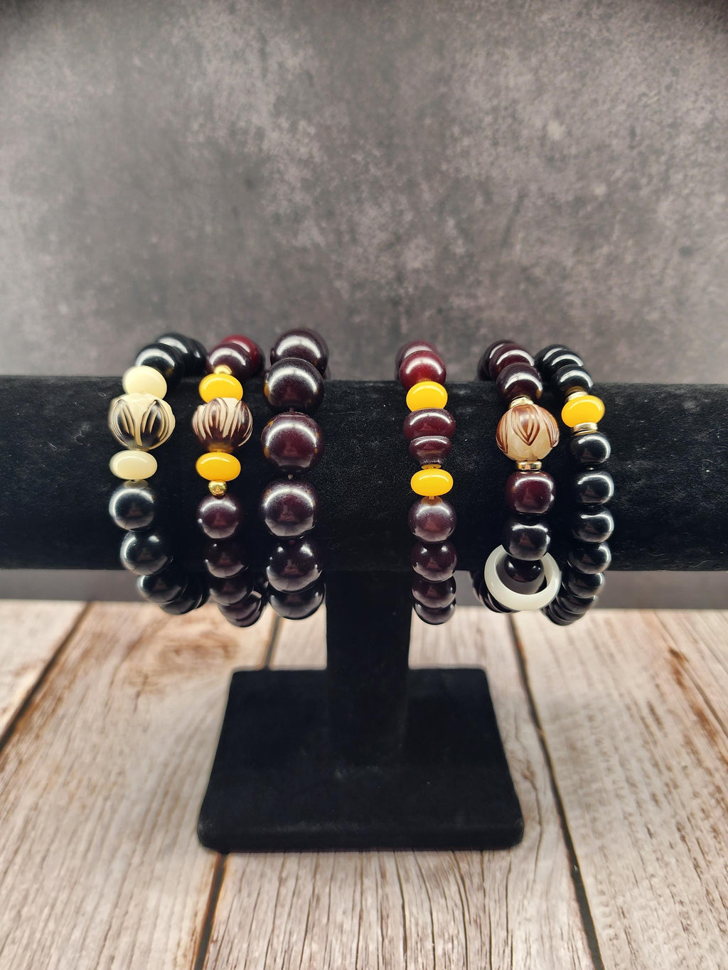 Natural Bodhi Seed Stretch Bracelet | Dark Brown & Black