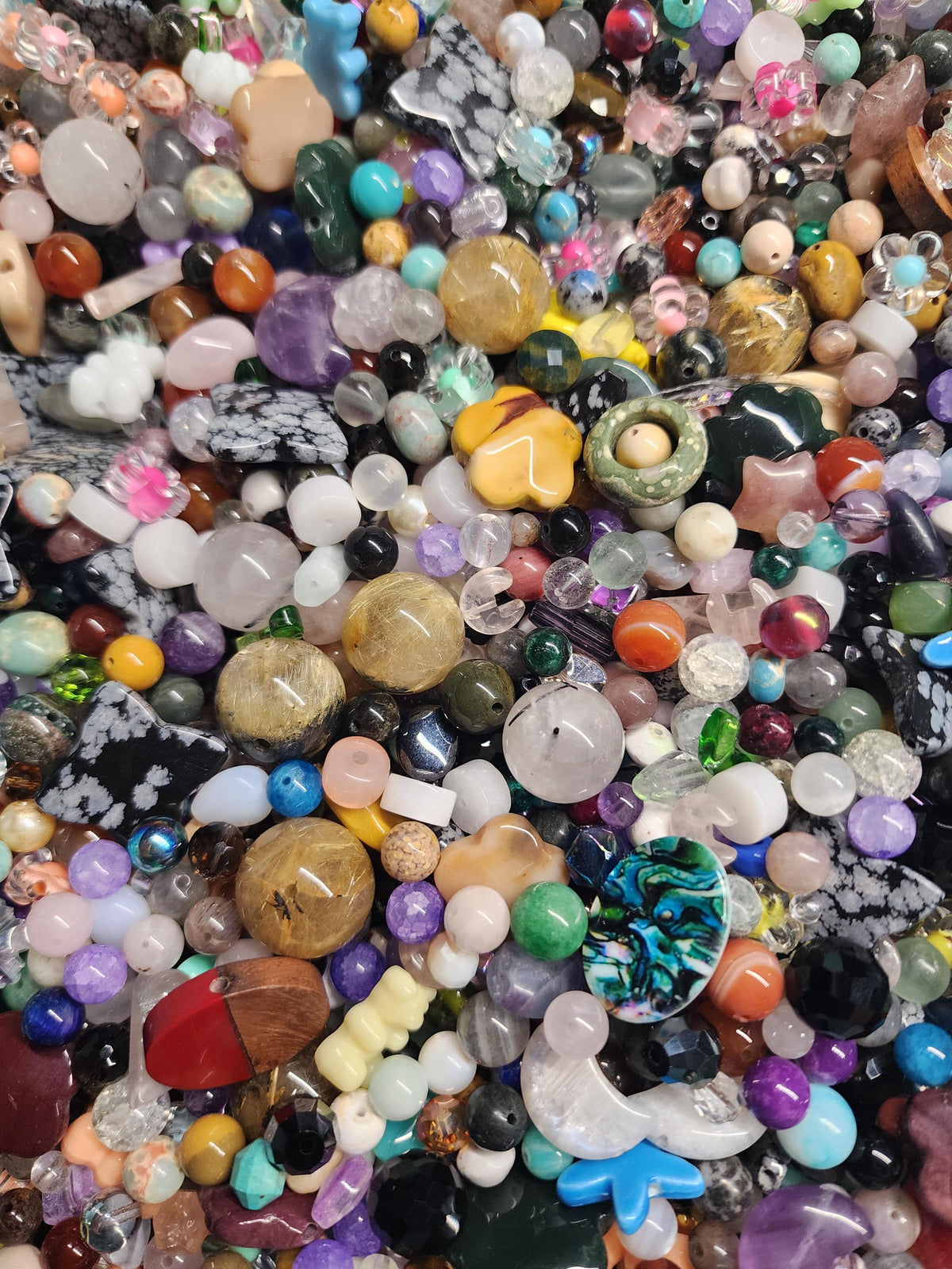 Mixed Natural Crystal Beads Bag & Mixed Charms & Spacers