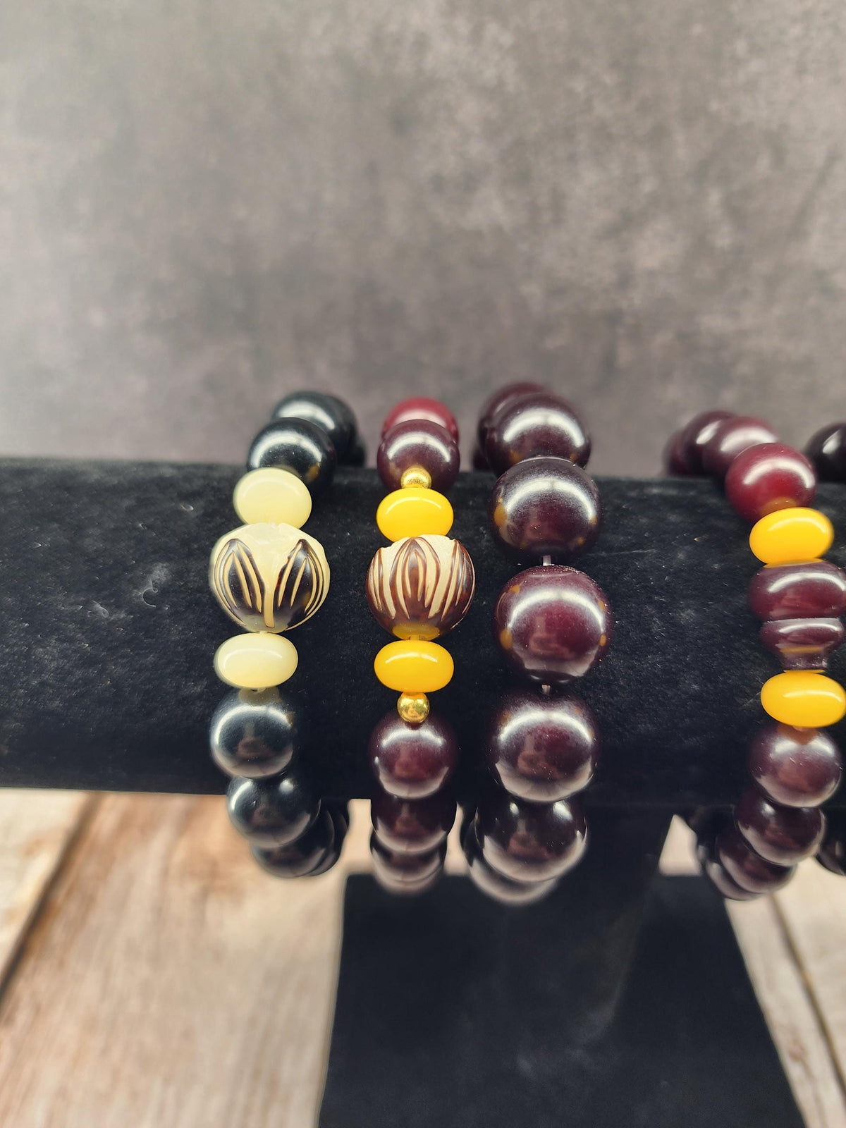 Natural Bodhi Seed Stretch Bracelet | Dark Brown & Black