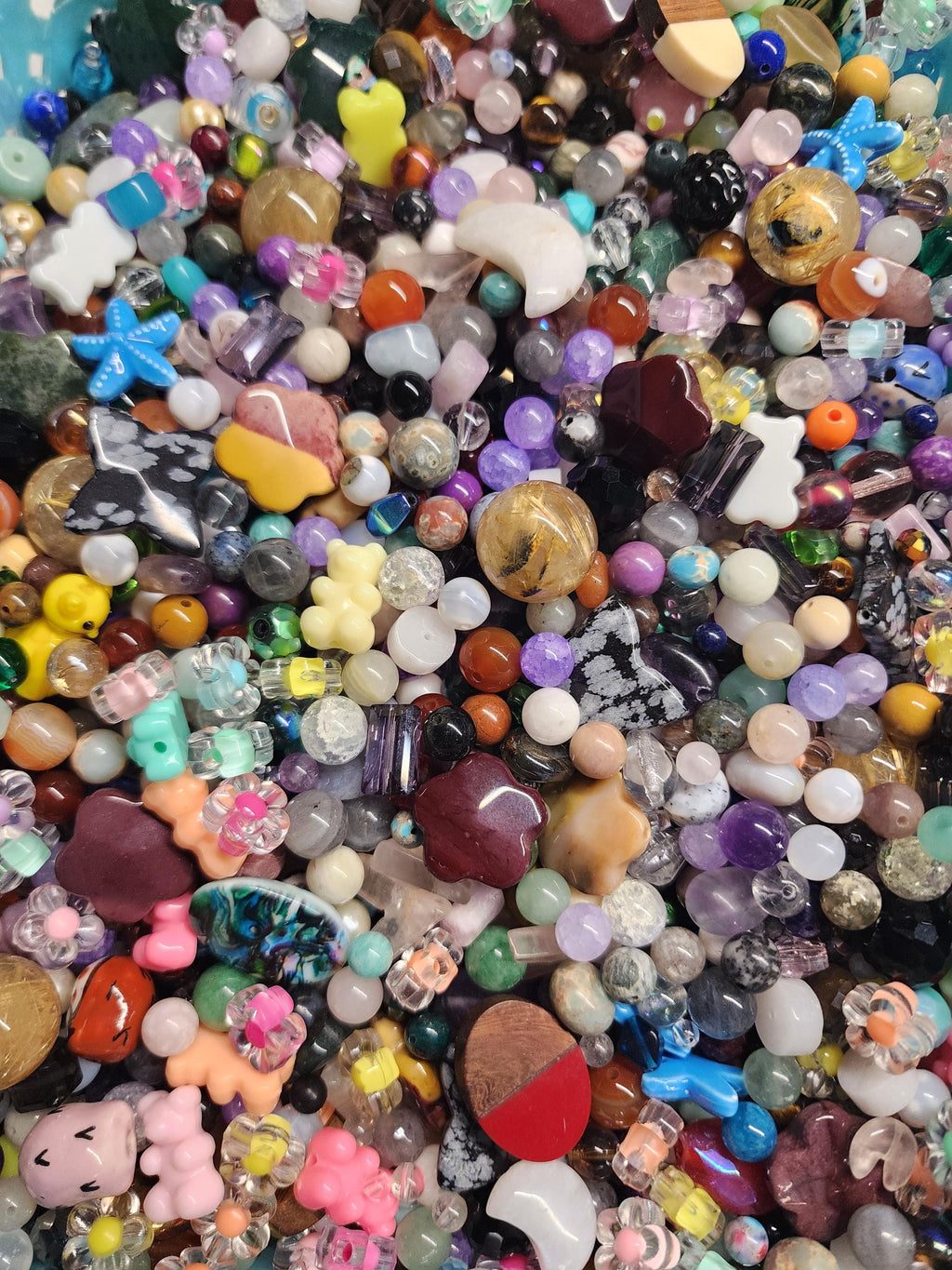 Mixed Natural Crystal Beads Bag & Mixed Charms & Spacers