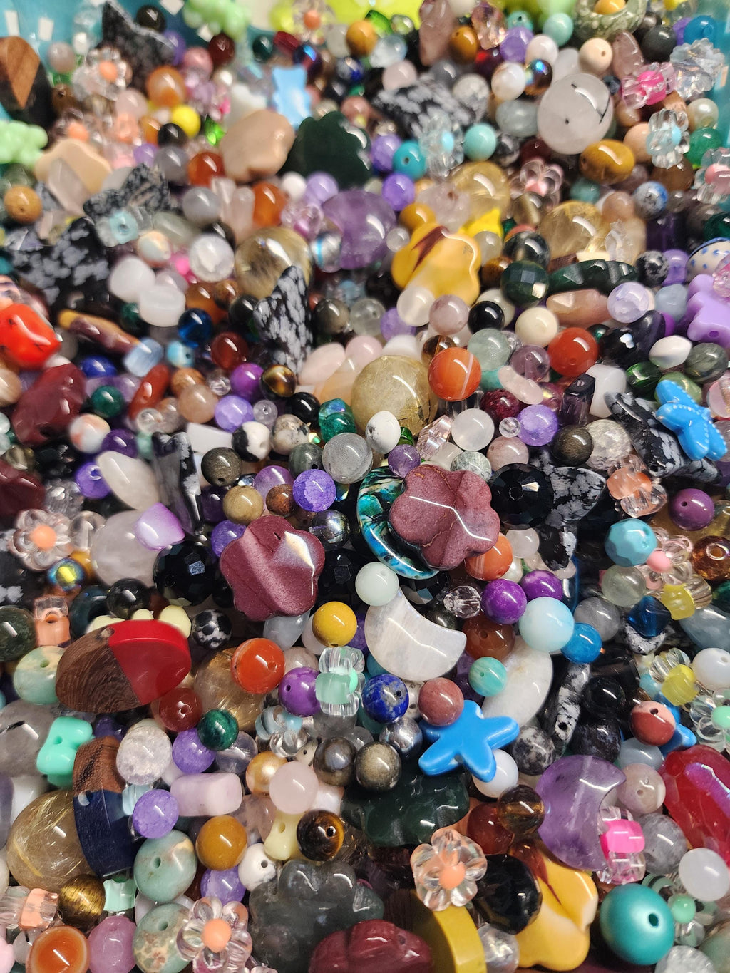 Mixed Natural Crystal Beads Bag & Mixed Charms & Spacers