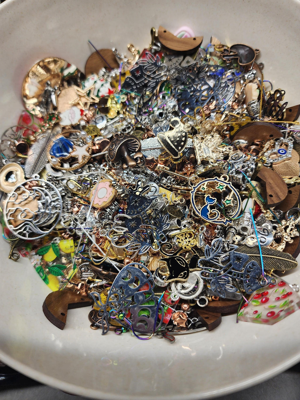 Mixed Natural Crystal Beads Bag & Mixed Charms & Spacers