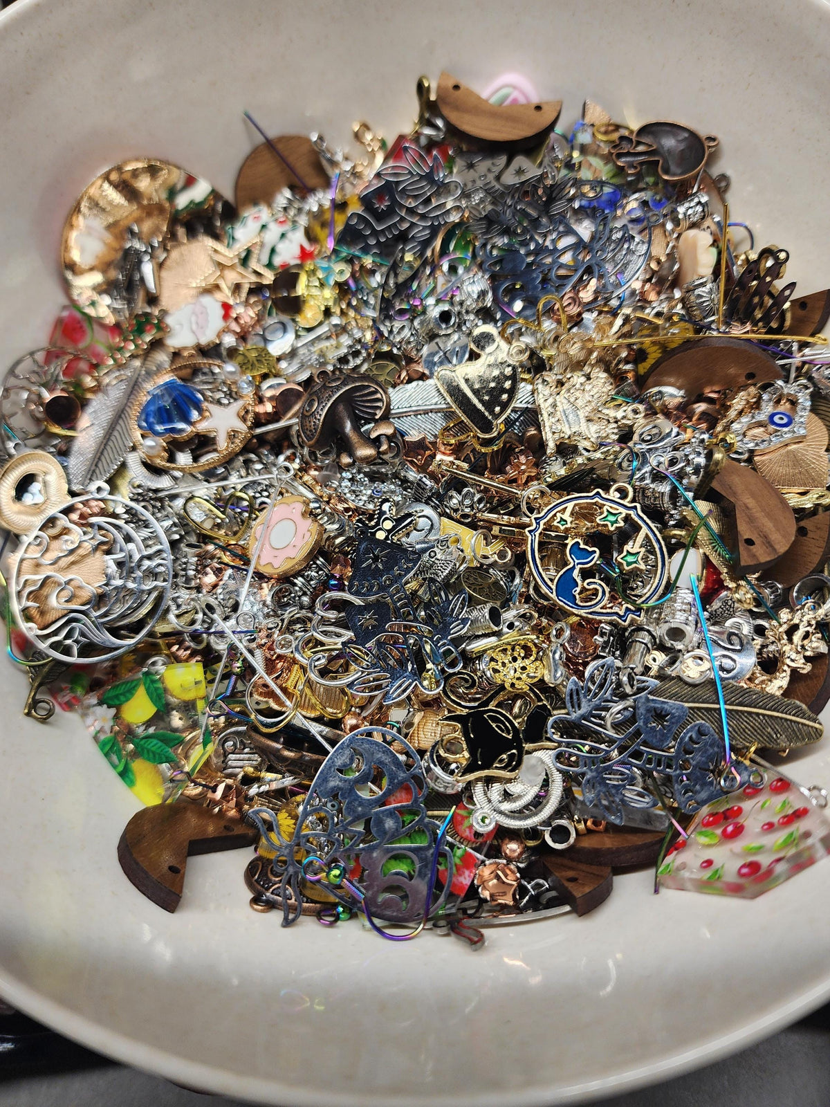 Mixed Natural Crystal Beads Bag & Mixed Charms & Spacers
